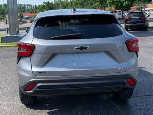 New 2024 Chevrolet Trax RS w/ Sunroof Package FWD image 7
