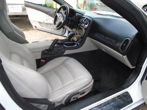 Used 2009 Chevrolet Corvette Convertible w/ Preferred Equipment Group RWD image 9