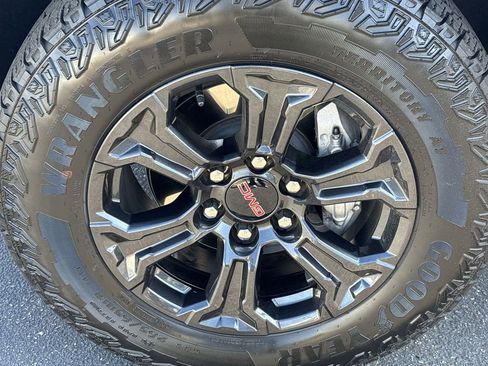 Used 2025 GMC Canyon Elevation image 33