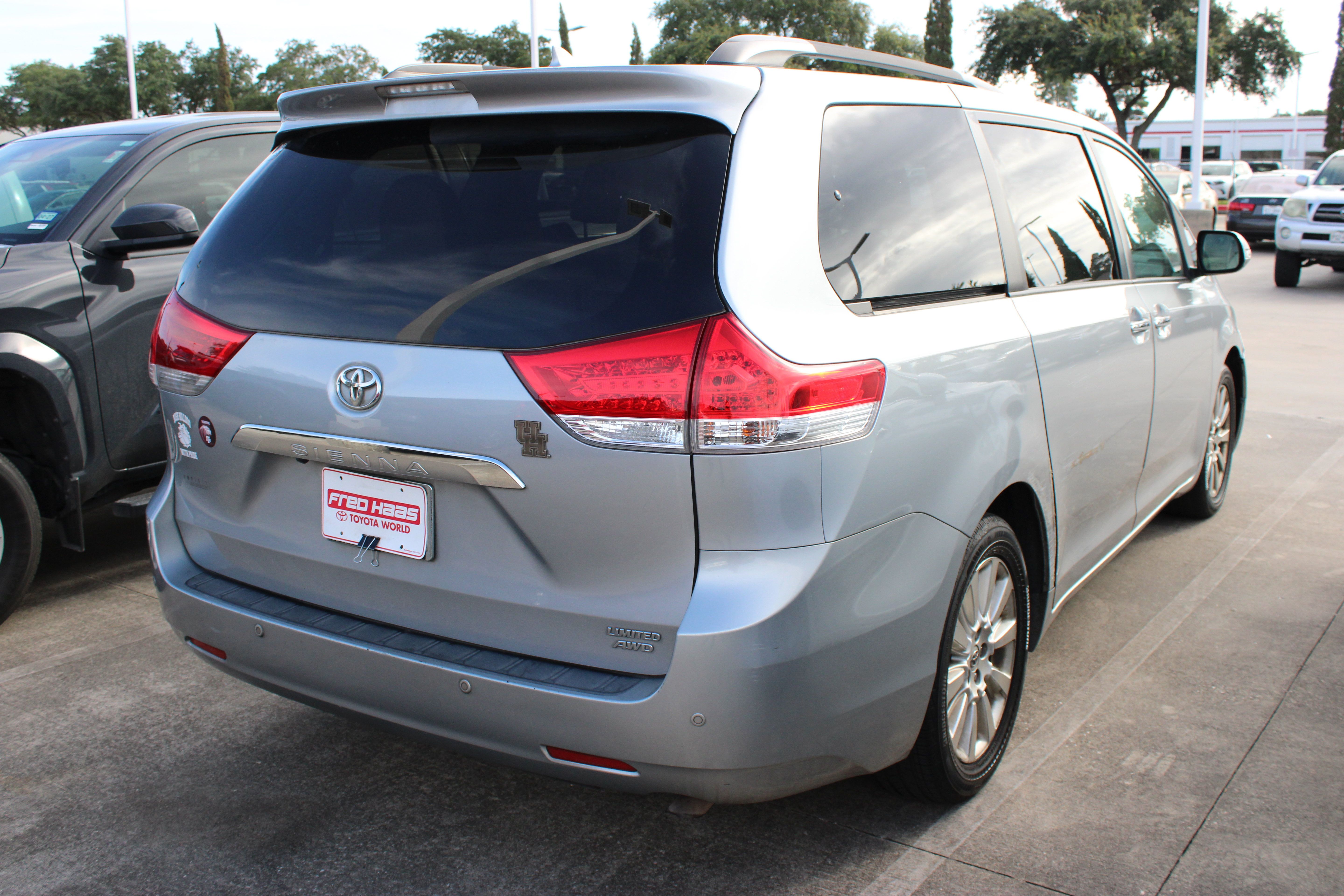 Used 2014 Toyota Sienna Limited w/ Limited Premium Package AWD/4WD image 11