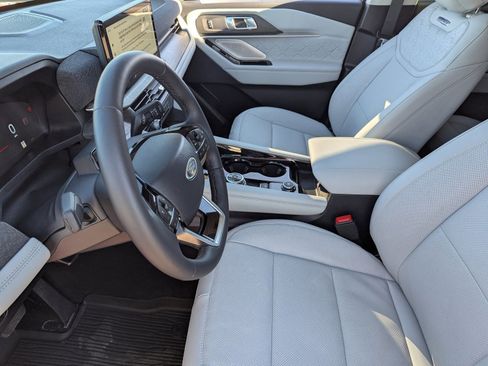 Used 2025 Ford Explorer Platinum w/ Ultimate Package image 23