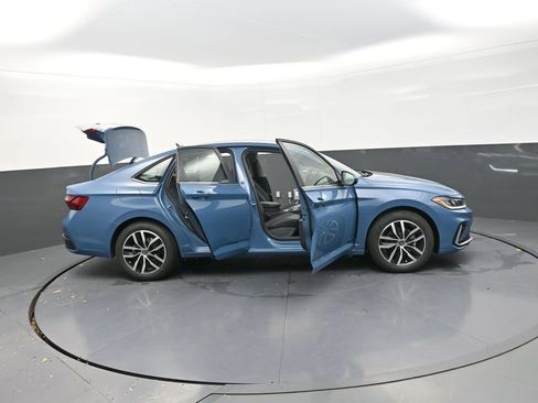 New 2026 Volkswagen Jetta SE FWD image 36