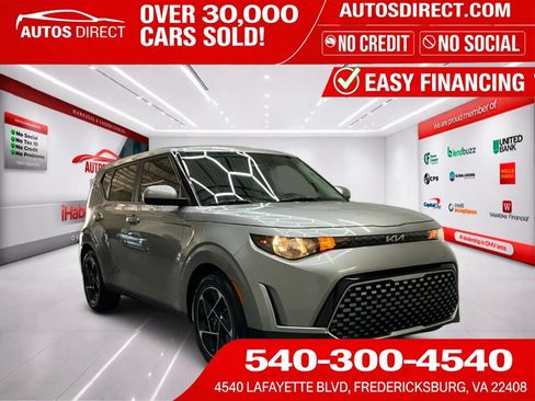 Used 2023 Kia Soul EX FWD image 1
