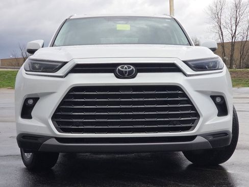 Used 2024 Toyota Grand Highlander Limited image 3