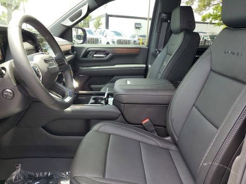 New 2026 GMC Yukon Denali w/ LPO, Floor Liner Package RWD image 19