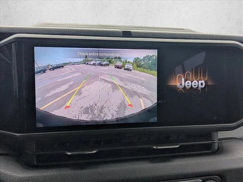 Used 2024 Jeep Wrangler Willys image 12