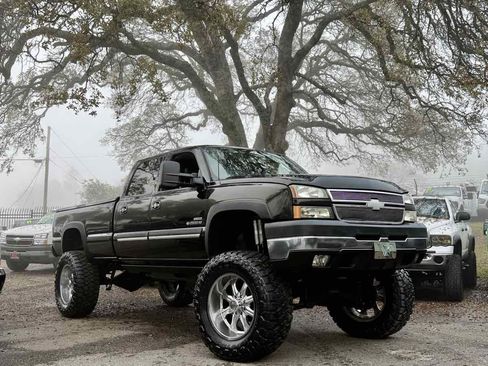 Used 2007 Chevrolet Silverado 2500 LT w/ Heavy-Duty Power Package image 2