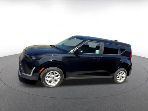 Used 2025 Kia Soul LX w/ LX Technology Package FWD image 8
