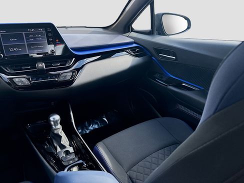 Used 2021 Toyota C-HR XLE image 21