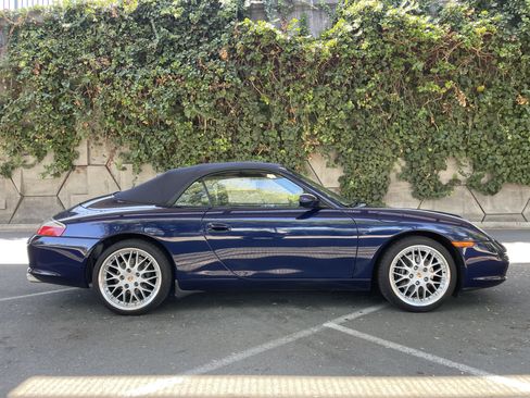 Used 2002 Porsche 911 Carrera RWD image 2