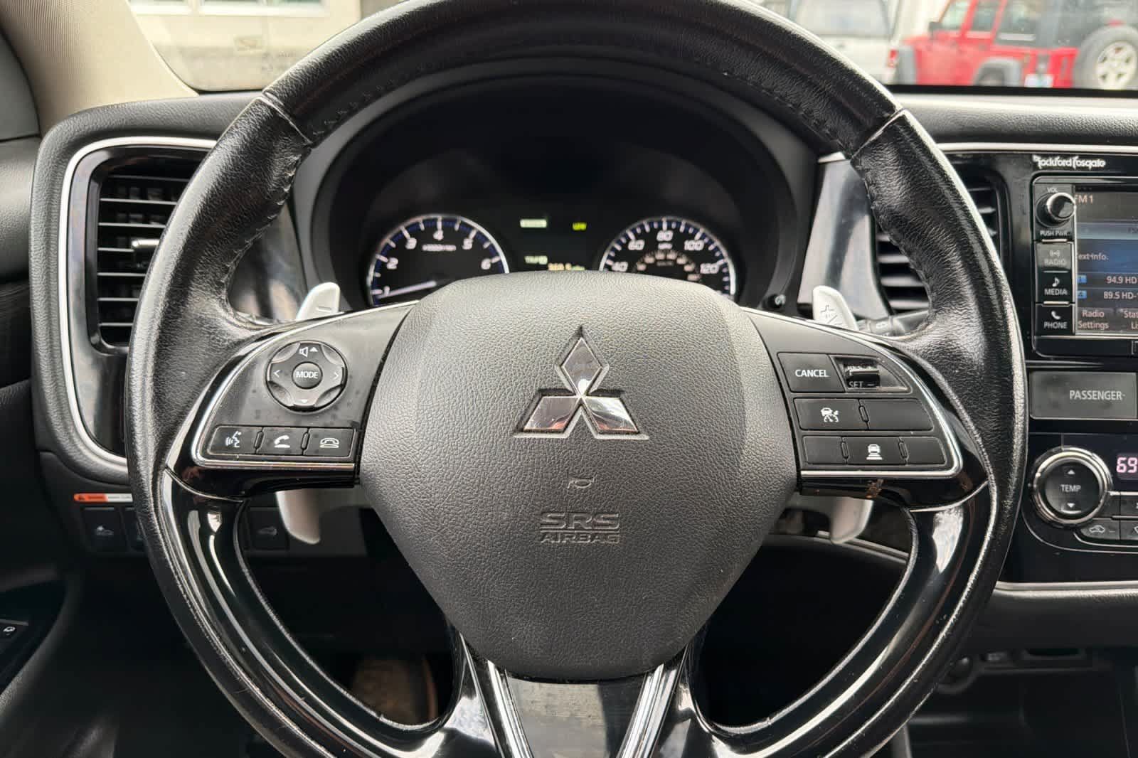 Used 2016 Mitsubishi Outlander GT AWD/4WD image 27