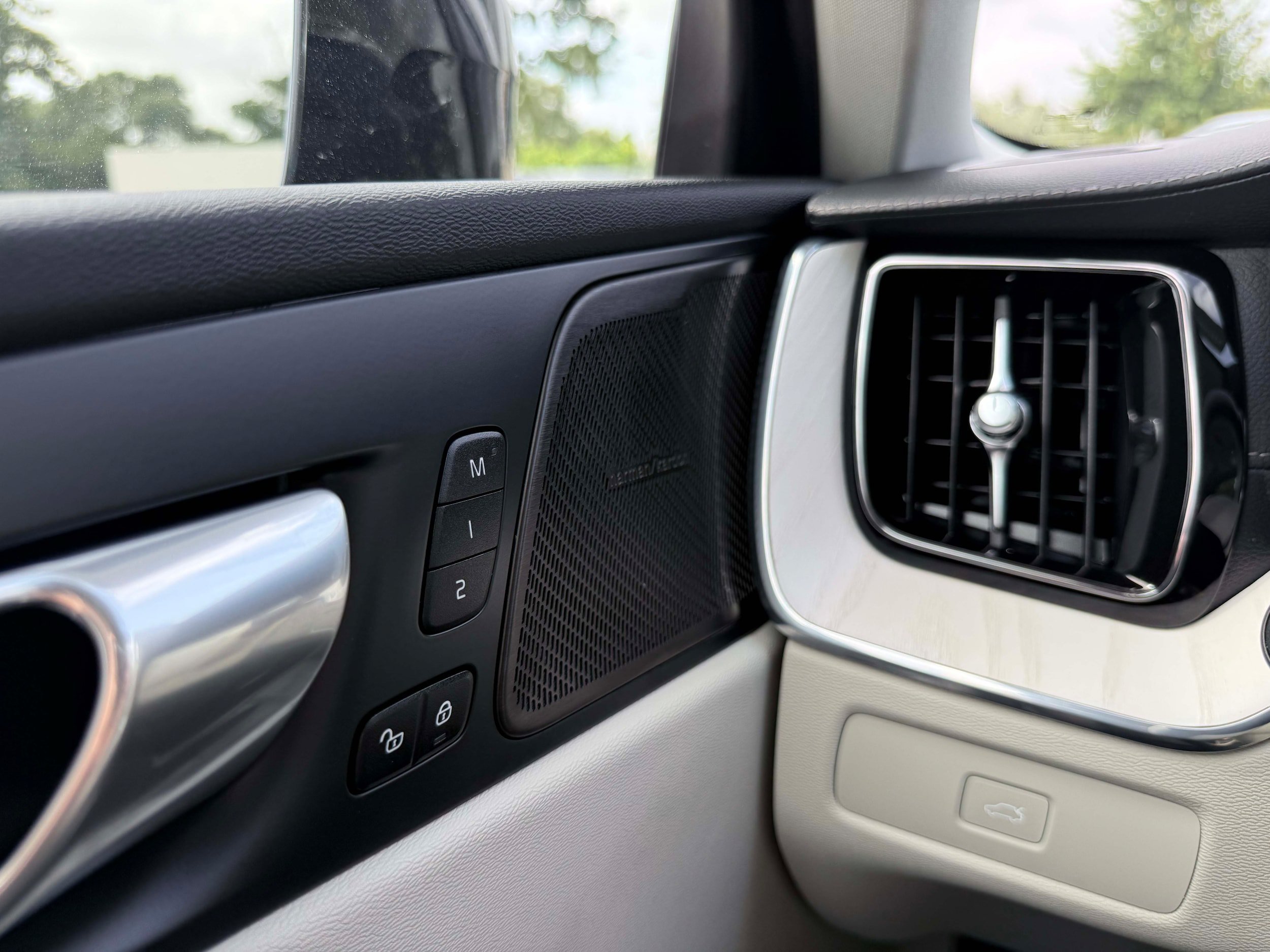 Certified 2026 Volvo XC60 B5 Ultra AWD/4WD image 19