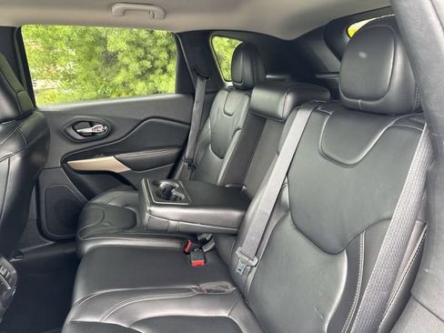 Used 2017 Jeep Cherokee Limited AWD/4WD image 13