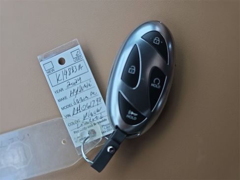 Used 2024 Hyundai Santa Fe Limited image 17