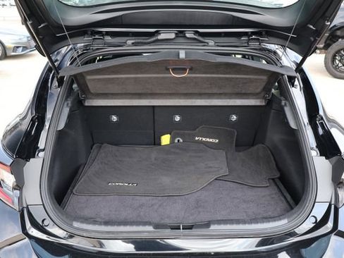 Used 2025 Toyota Corolla SE image 8