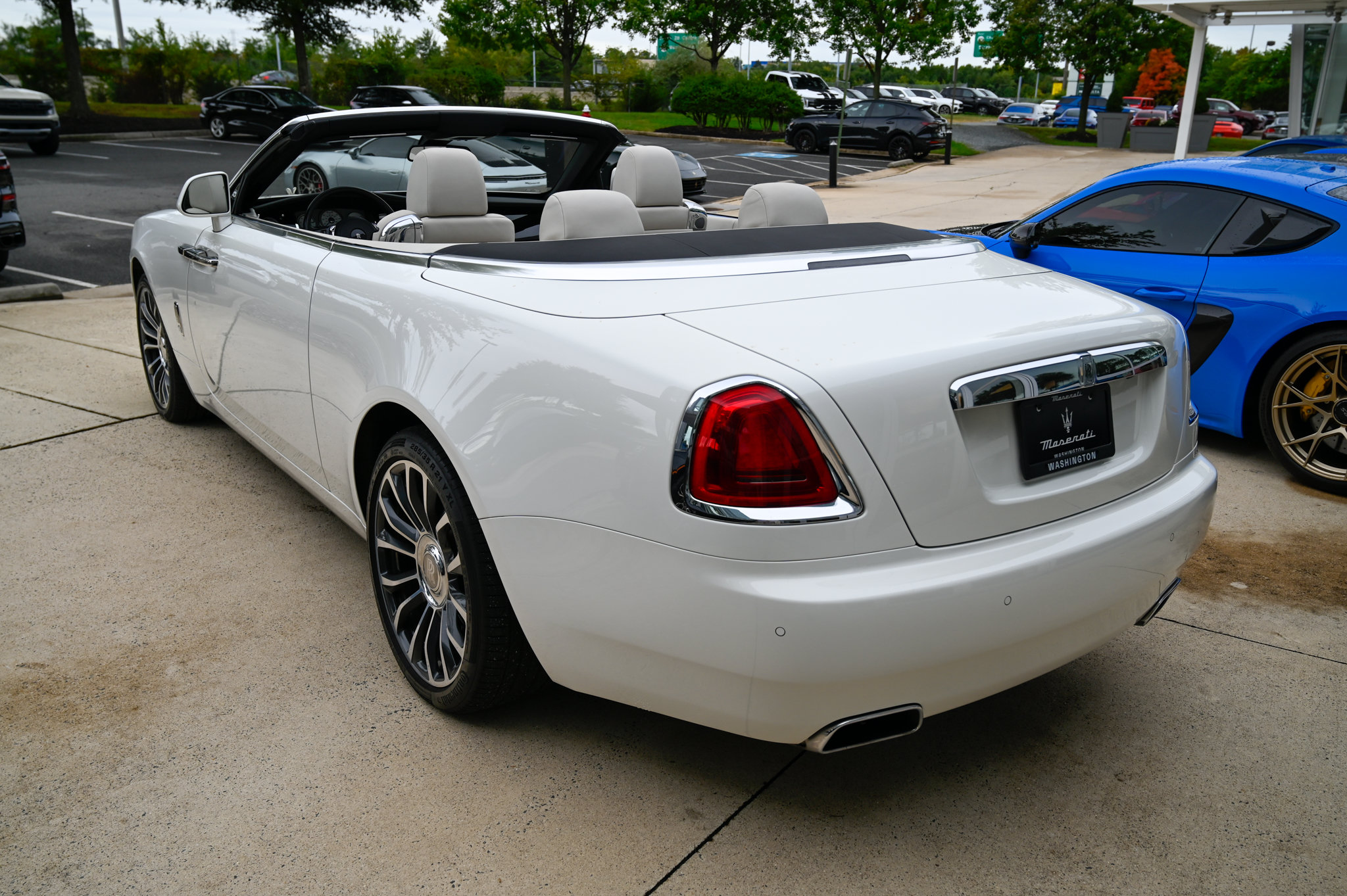 Used 2018 Rolls-Royce Dawn RWD image 61