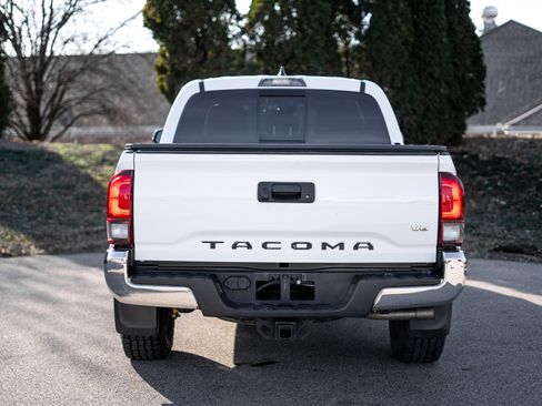 Used 2019 Toyota Tacoma TRD Off-Road image 6