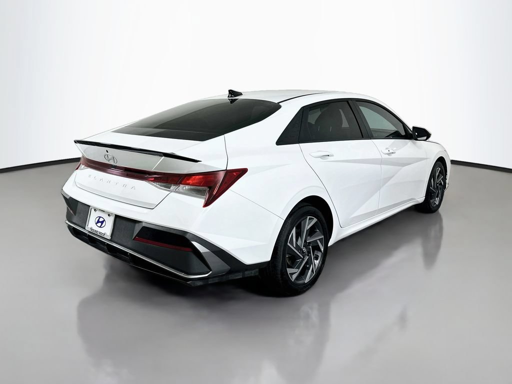 Used 2025 Hyundai Elantra Sport FWD image 5