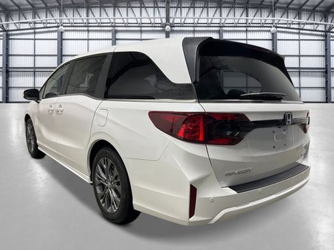 New 2026 Honda Odyssey Touring image 3