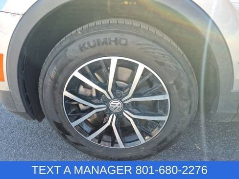 Used 2021 Volkswagen Tiguan SE w/ Panoramic Sunroof Package AWD/4WD image 8