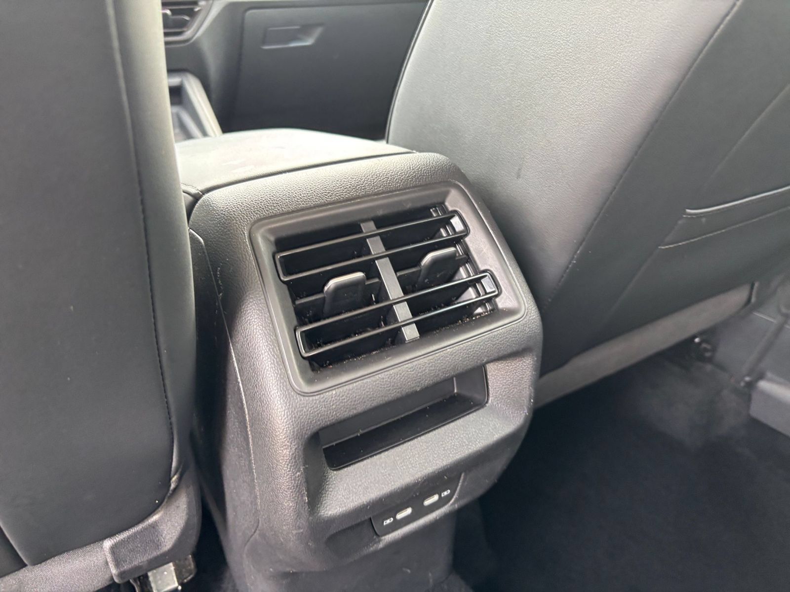 Used 2026 Volkswagen Tiguan SE AWD/4WD image 24