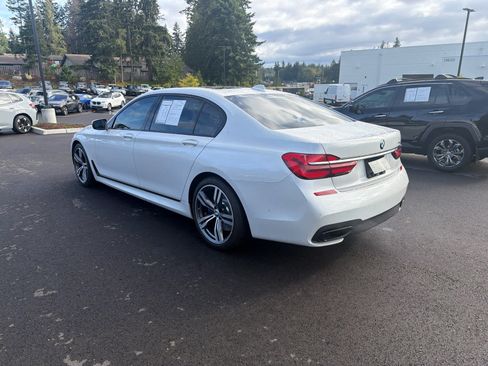 Used 2018 BMW 750i RWD image 3