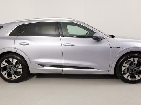 Used 2022 Audi e-tron Premium Plus w/ Premium Plus Package image 26