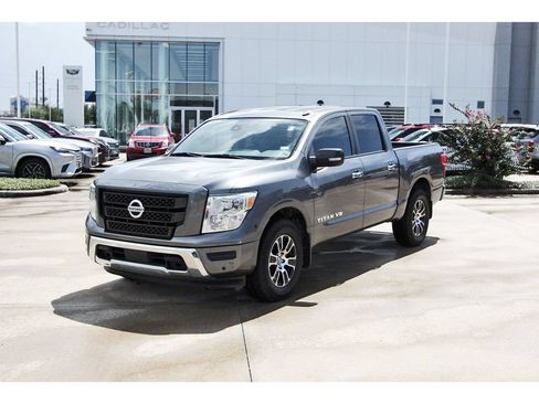 Used 2020 Nissan Titan SV w/ SV Convenience Package RWD image 3