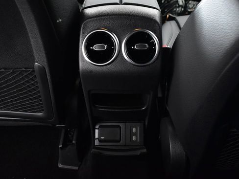 Certified 2025 Mercedes-Benz GLB 250 4MATIC image 31