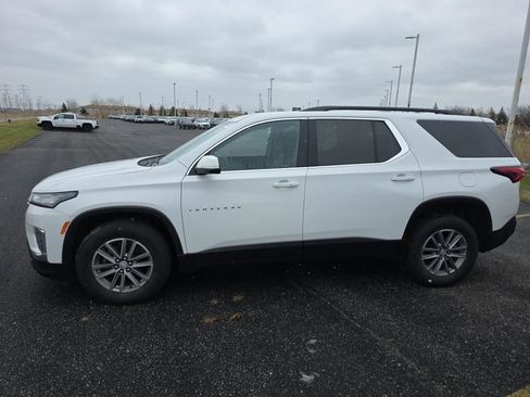 Used 2023 Chevrolet Traverse LT image 4