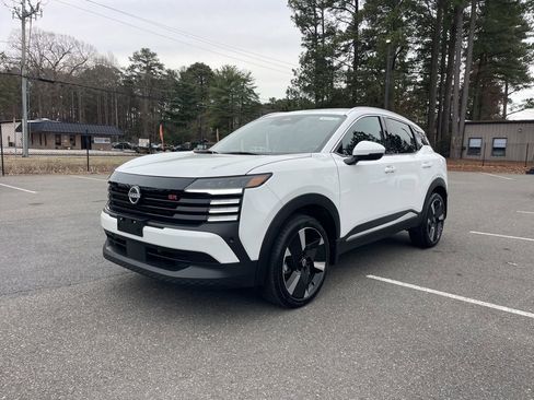 Certified 2025 Nissan Kicks SR image 2