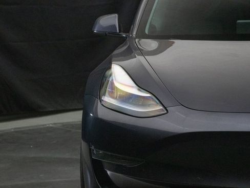 Used 2021 Tesla Model 3 Performance image 4