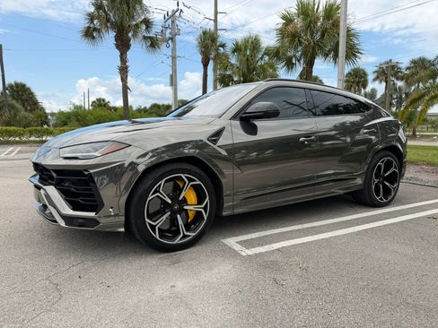 Used 2019 Lamborghini Urus AWD/4WD image 3