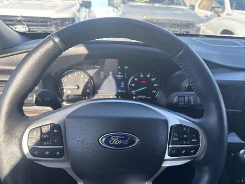 Used 2023 Ford Explorer Limited w/ Limited Technology Package image 35