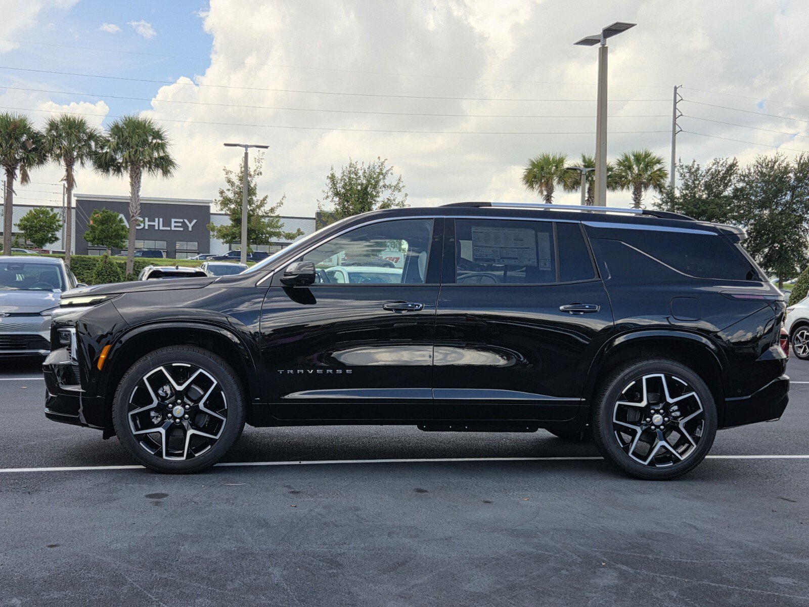 New 2026 Chevrolet Traverse High Country FWD image 3