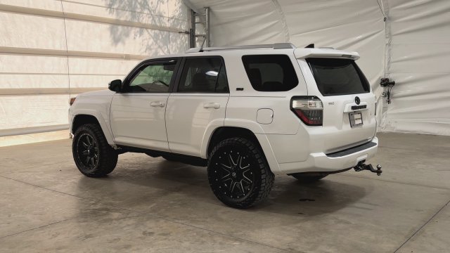 Used 2018 Toyota 4Runner SR5 Premium RWD image 2