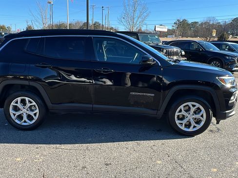 Used 2024 Jeep Compass Latitude image 7