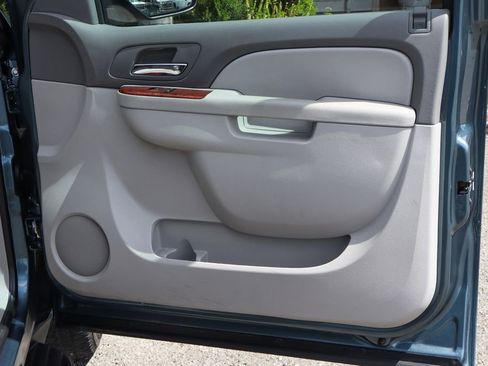 Used 2011 Chevrolet Avalanche LT RWD image 48