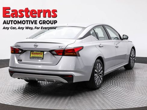 Used 2024 Nissan Altima 2.5 SV image 5