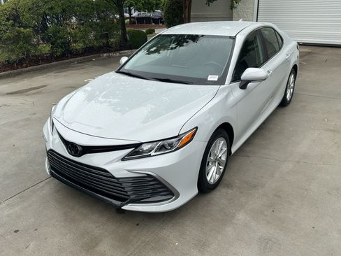 Used 2023 Toyota Camry LE w/ Convenience Package FWD image 5