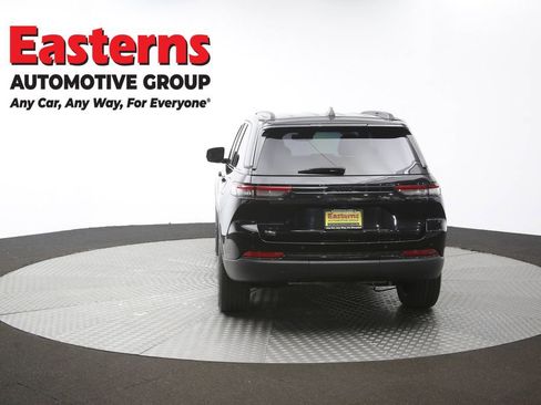 Used 2023 Jeep Grand Cherokee Limited w/ Black Appearance Package AWD/4WD image 38