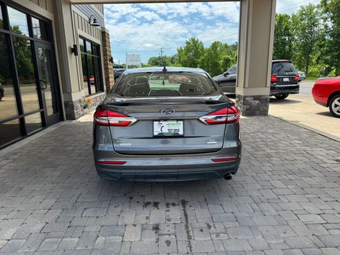 Used 2019 Ford Fusion SE w/ Equipment Group 151A FWD image 6