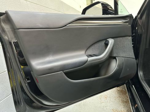 Used 2022 Tesla Model S Plaid image 15