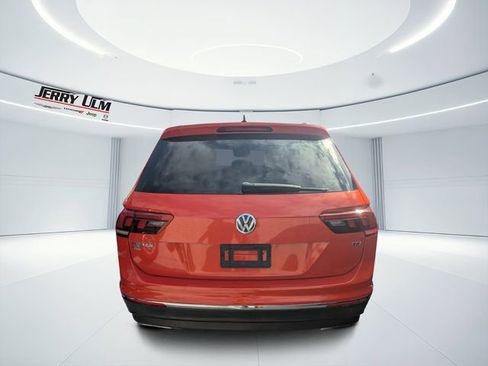 Used 2018 Volkswagen Tiguan SEL image 3