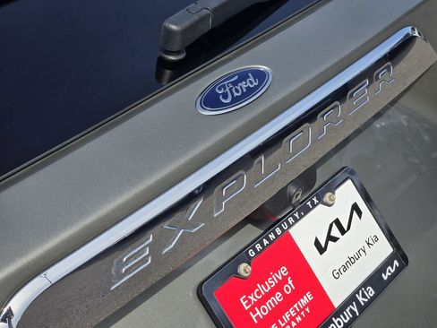 Used 2020 Ford Explorer Limited image 10