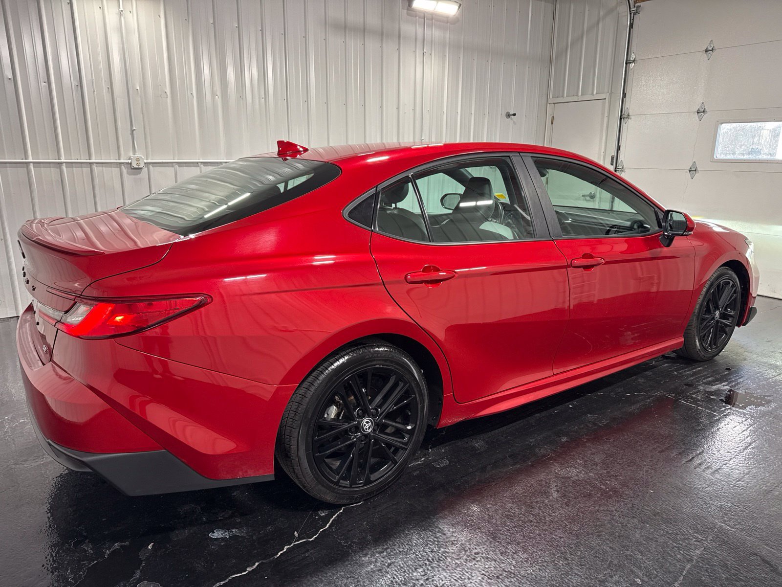 Used 2025 Toyota Camry SE FWD image 5