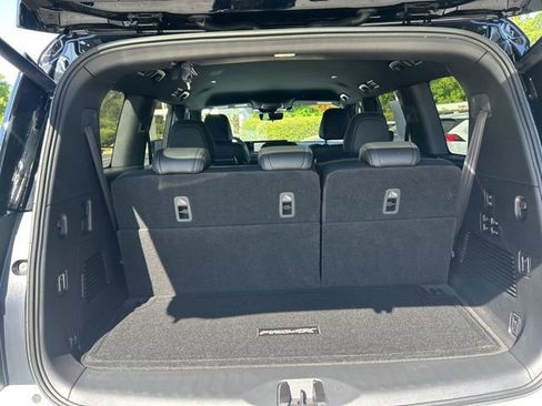 Used 2025 Nissan Armada PRO-4X image 10