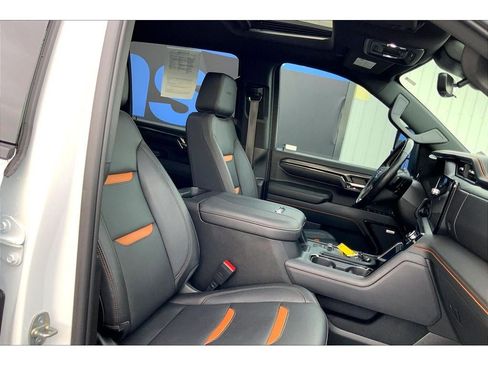 Used 2024 GMC Sierra 2500 AT4 w/ AT4 Premium Plus Package image 8