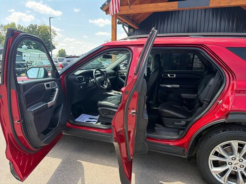 Used 2021 Ford Explorer XLT w/ Equipment Group 202A AWD/4WD image 7