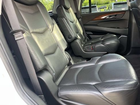 Used 2020 Cadillac Escalade Luxury AWD/4WD image 28
